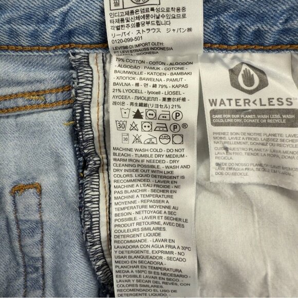 Levi's Jeans Women's Sz 25x25 Ribcage Straight Button Fly Light Blue Flare Denim - Picture 13 of 16